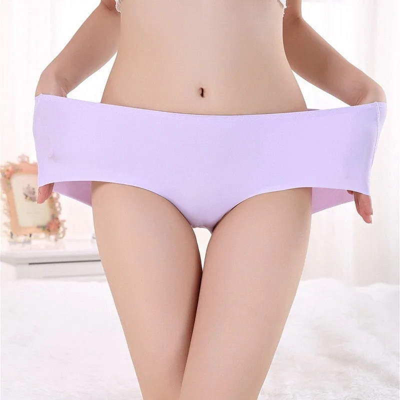 The new ultra-thin Women's sexy Panties silk  Intimates Quick dry comfortable underwear direct vacation seamless  briefs